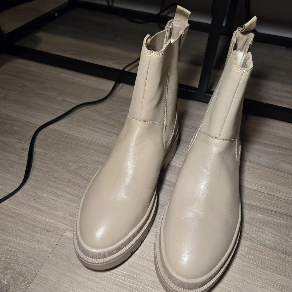 Cougar Women's Swinton-L Boots, Cream Sz 10 Like New